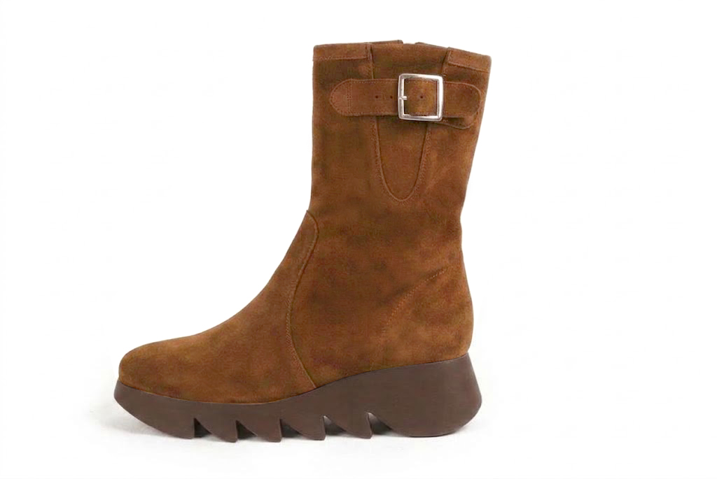Classic leather ankle boots with a discreet inside zipper, designed for a seamless, elegant silhouette and effortless everyday wear, in cognac leather with round toe and chunky rubber sculpted sole - Florence KOOIJMAN